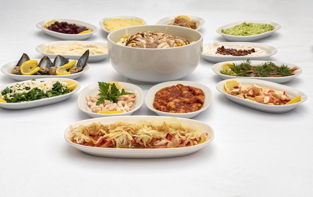 Zestaw dań na stole